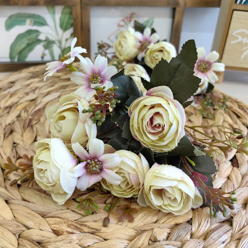 Искусственные цветы в Подольске | Цветы искусственные «Камелии с мелкоцветом», сиренево-молочные, букет